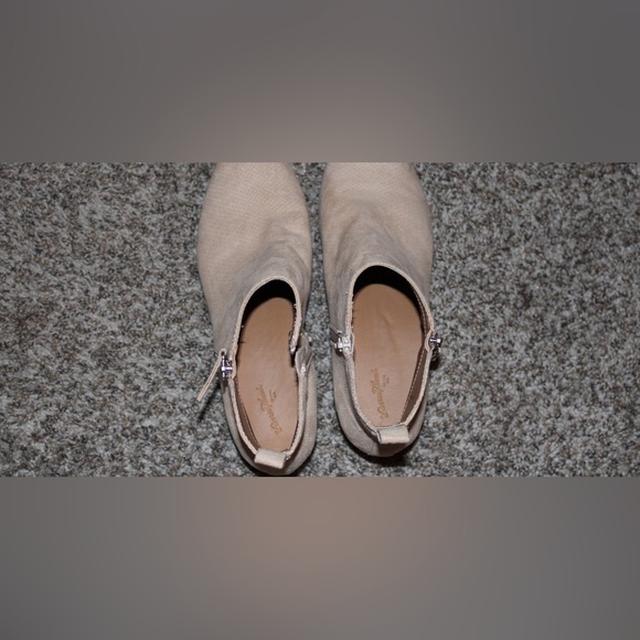 Boots - Picture 2 of 4